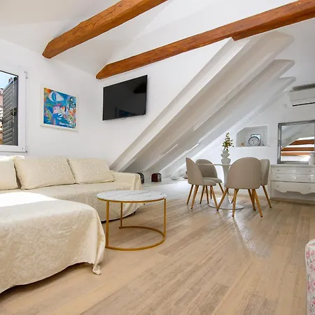 Brilliant Apartamento *